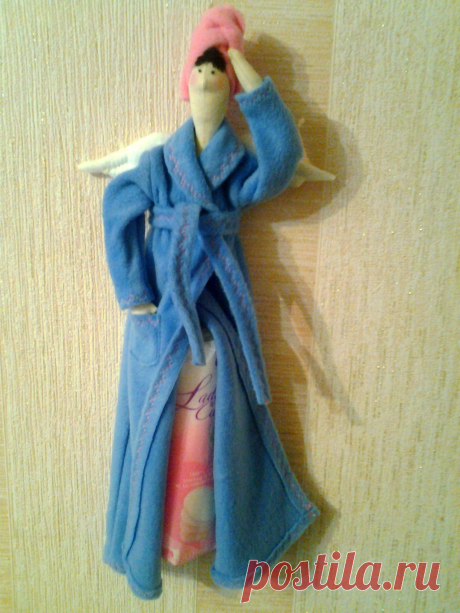 ватные диски крепятся на пуговичку,что пришита к крылышкам.