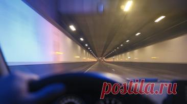 Юрист Дмитрук: гирлянду нельзя размещать на лобовых и боковых стёклах. Юрист группы компаний «Алтегра» Юлия Дмитрук рассказала, что закон не содержит прямого запрета на использование гирлянд на автомобиле, но нужно соблюдать ряд правил. Читать далее