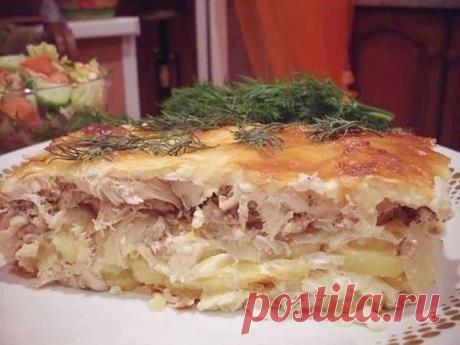 Запеканка с куриным филе.

Ингредиенты: 
Филе куриное - 500 г 
Лук репчатый (крупный) - 3 шт. 
Картофель (средний) - 4 шт. 
Яйца - 3 шт. 
Сыр по вкусу. 
Йогурт (без добавок или сметана 10%) - 0,5 стакана 
Соль - по вкусу 
Зелень укроп 

Приготовление. 
Форму для запекания смазать оливковым маслом. Картофель очистить, порезать кружочками. Уложить на дно, посолить. Картошки надо совсем немного, чтоб только прикрывала дно. Лук порезать полукольцами. Уложить поверх картофеля. ...