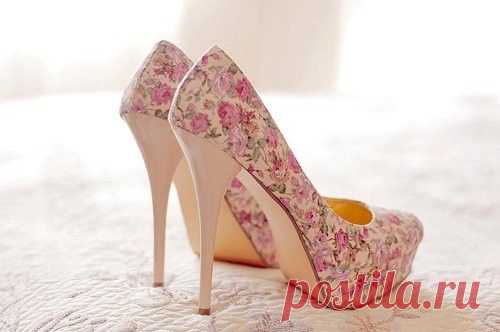 Попробуем сделать задники туфелек мягкими