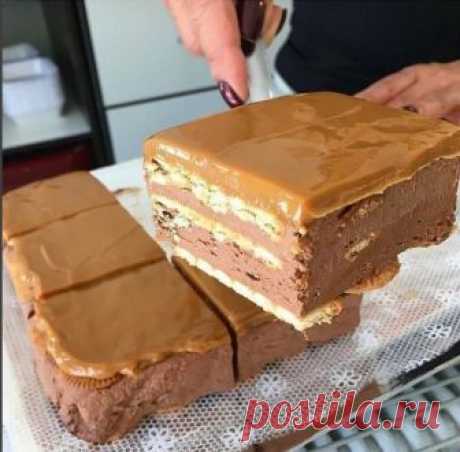 Шоколадный торт без выпечки 

Торт получается очень вкусным, а делать его очень просто, так что он вполне может составить конкуренцию многим выпекаемым в духовке тортам. 

Ингредиенты: 

500 гр. сухого молока или детской смеси, 
5 ст. л. какао (можно и больше), 
250 гр. размягченного сливочного масла, 
стакан воды, 
6 ст. л. сахара, 
4 — 5 стандартных пачек печенья к чаю. 
Как приготовить шоколадный торт без выпечки: 

Вообще тортик чем то напоминает «птичье молоко» благод...