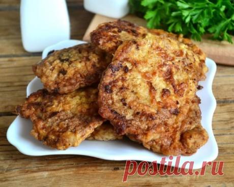 Отбивные &quot;Аппетитные&quot;


свинина 1 кг
яйца 2 шт.
мука
соль
перец
чеснок 3 зуб.
горчица 3 ч.л.
растительное масло для жарки

Мясо нарежьте на порционные кусочки.
Отбейте молоточком с обеих сторон через пищевую пленку.
Смешайте горчицу, соль, перец и чеснок.
Промажьте маринадом каждый кусочек мяса, дайте промариноваться.
Теперь каждый кусочек обмакните в муку и отправляем во взбитые яйца.
Обжарьте на растительном масле с обеих сторон.

Приятного аппетита!!!