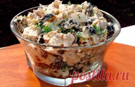 Рецепт фантастически вкусного салата с курицей, шампиньонами и солеными огурчиками - Это интересно