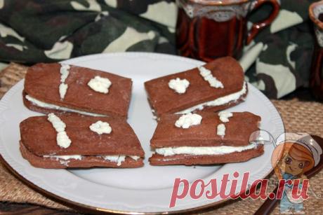 Печенье Погоны на 23 февраля. Рецепт шоколадного печенья в виде погон Печенье «Погоны» - шоколадная основа с медово-ванильным вкусом, сытный творожный крем точно понравятся защитнику Отечества. Выпечка имеет оригинальный внешний вид