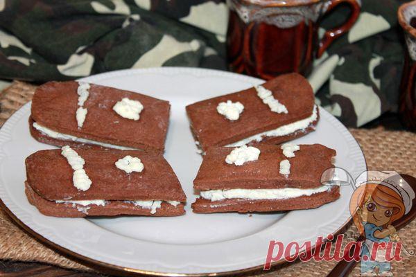 Печенье Погоны на 23 февраля. Рецепт шоколадного печенья в виде погон Печенье «Погоны» - шоколадная основа с медово-ванильным вкусом, сытный творожный крем точно понравятся защитнику Отечества. Выпечка имеет оригинальный внешний вид