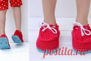 Оригинальная обувь своими руками

Яркий вид, при этом ноги дышат и чувствуют себя комфортно. Если у тебя есть ненужные вьетнамки, смело отрывай подошву. Достаточно элементарных навыков вязания крючком, и очень скоро элегантная летняя обувь будет готова. 

Для работы понадобиться: 
Показать полностью…