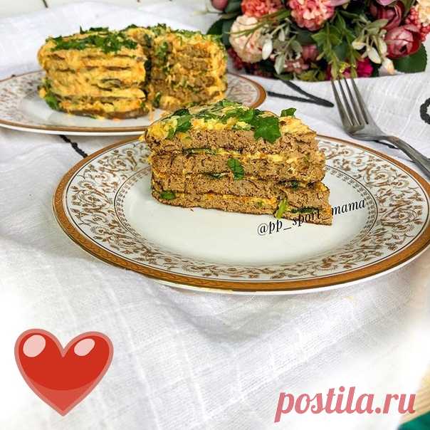 Печёночный торт в пп варианте

Для блинов
500 г куриной печени (можно с говяжьей, или свиной, на ваше усмотрение)
2 яйца
2 ст.ложки цельнозерновой муки ( можно овсяную)
соль, перец по вкусу.
1/4 ч.л разрыхлителя , либо щепотку соды.
⠀
Очищаем печень от плёнок, затем пропускаем через мясорубку, я использовала блендер.
Взбиваем венчиком яйца и добавляем к печени.
Просеиваем муку и добавляем к печени, вместе со специями и разрыхлителем.
⠀
Если тесто получилось густое, добавля...