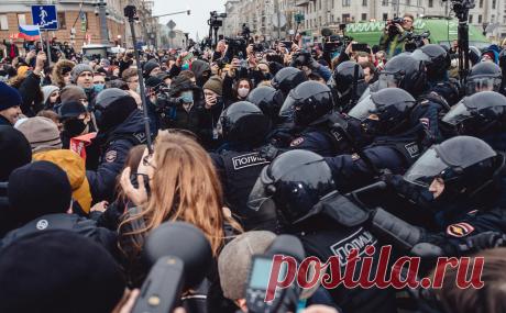 Депутаты предложили обязать полицейских доказывать неповиновение на видео. «Новые люди» предлагают не судить обвиняемых по статье о неповиновении полицейским, если их вину не докажет видеозапись. Депутаты отметили, что недобросовестные полицейские могут уничтожать записи, если применяли насилие