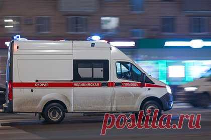 В России таксист высадил пассажира и задавил его. В городе Холмск Сахалинской области водитель такси высадил пассажира и наехал на него. Об этом сообщается на сайте МВД по российскому региону. Авария произошла летом, но стало известно о ней только сейчас. В ведомстве уточнили, что за рулем такси находился 37-летний россиянин. Он работал водителем с июля по сентябрь.