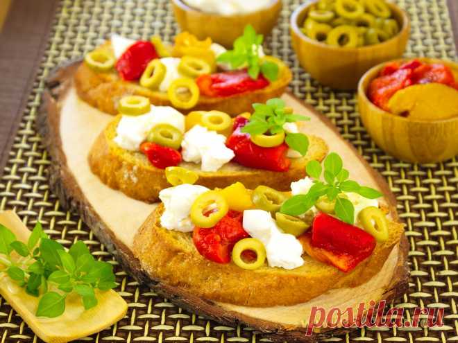 Брускетта с фетой и маринованным перцем. Брускетта с фетой и маринованным перцем