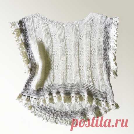 Жилетка, вязаная спицами из льняной пряжи. Может сочетаться с рубашкой, майкой, футболкой, сарафаном и тд.