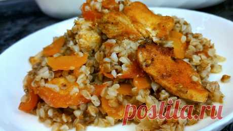 Гречка с курицей и овощами в духовке Рецепт:- филе куриное - 2 шт.- лук - 1-2 шт.- морковь - 1 шт.- помидора - 2-3 шт.- гречка - 1 стакан ( промыть)- вода - 2 стакана- масло растительное для жарки- масло сливочное- соль- паприка копченая- чеснок- смесь перцев- паприка копченая- масло растительное - 2 ст.л. для филе