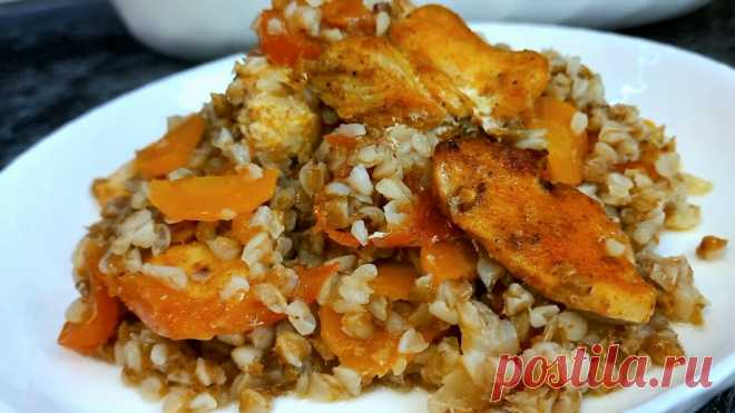 Гречка с курицей и овощами в духовке Рецепт:- филе куриное - 2 шт.- лук - 1-2 шт.- морковь - 1 шт.- помидора - 2-3 шт.- гречка - 1 стакан ( промыть)- вода - 2 стакана- масло растительное для жарки- масло сливочное- соль- паприка копченая- чеснок- смесь перцев- паприка копченая- масло растительное - 2 ст.л. для филе