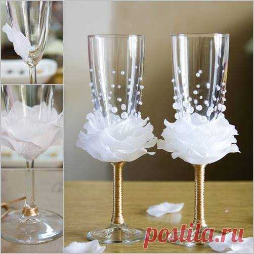 Wonderful DIY Wine Glasses Decoration With Flowers and Beads Decorate wine glasses with flowers and beads, It's easy but looks great ! Wine glass decorations can help dress up your table for a party or wedding, or si