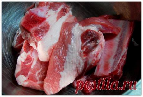 "ПЬЯНЫЕ" СВИНЫЕ РЁБРЫШКИ ЗАПЕЧЁННЫЕ СО СЛИВАМИ