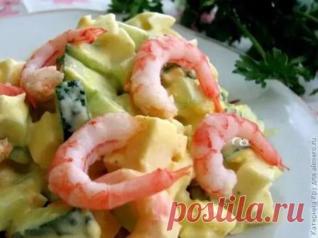 10 рецептов с КРЕВЕТКАМИ
1. Запеченные креветки
Ингредиенты на 4 порции:
800 грамм больших очищенных креветок
1/4 стакана свежего лимонного сока
2 столовые ложки оливкового масла (+ 1 ложка, чтобы смазать противень)
3 зубчика измельченного чеснока
1 чайная ложка натертой цедры лимона
1/4 чайной ложки молотого красного перца
2 столовые ложки нарезанной свежей петрушки
Способ приготовления:
1. Разогреть духовку до 250°С.
2. Выложить креветки в один слой в форму для выпечки, ...