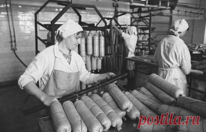 Почему «Докторская» колбаса получила именно такое название Каждый человек прекрасно знаком с таким мясным изделием, как колбаса «Докторская». В стране все еще немало тех, кто застал знаменитый безупречный вкус колбаски за 2 рубля 20 копеек. Хватает и тех, кому довелось пожить в годы, когда славный ореол вокруг «Докторской» сменился букетом мрачных слухов и дурной славы. И все же сегодня уже мало кто помнит о том, когда именно данное колбасное изделие появилось на свет, как...
