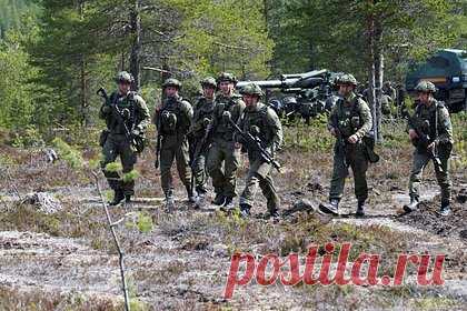 Из финской армии начали массово увольняться бойцы. В Финляндии после вступления страны в НАТО прошла волна увольнений резервистов. По законодательству, увольняющиеся из армии резервисты должны пройти переподготовку на гражданские специальности. Однако число оставивших службу оказалось столь массовым, что учебные курсы столкнулись с нехваткой мест.