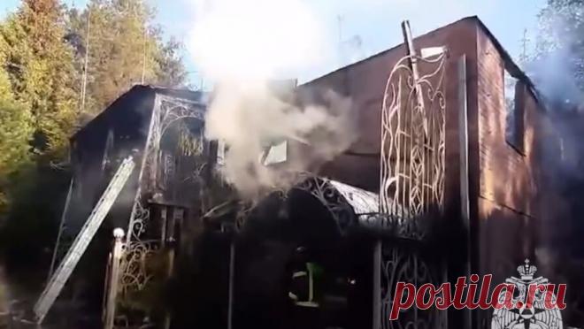 Число погибших при пожаре в Подмосковье выросло до семи. Количество человек, которые погибли в результате возгорания в садовом некоммерческом товариществе (СНТ) в Истринском районе Подмосковья, выросло до семи. Об этом сообщает МЧС России. "На пожаре в Подмосковье обнаружено тело еще ...