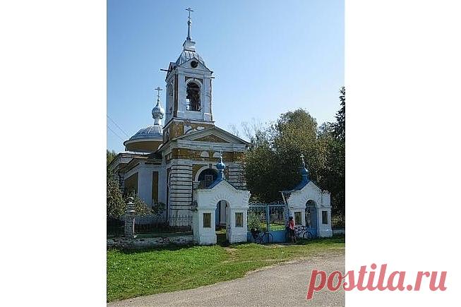 Церковь Спаса Нерукотворного располагается в селе Дулово, Конаковского района. Ее строительство началось в 1800 году, 27 апреля. Строилась она на месте уже имеющейся церкви, которая имела такое же название – Спасская.  /  Церковь Спаса Нерукотворного