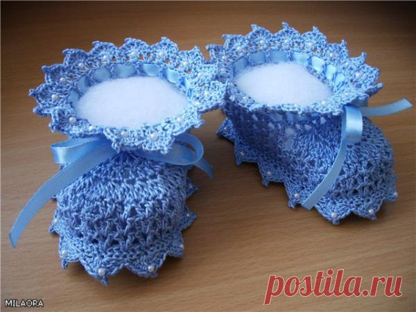 Как правило, я вяжу пинетки из 100% хлопка или тонкого акрила, крючком № 1,5.