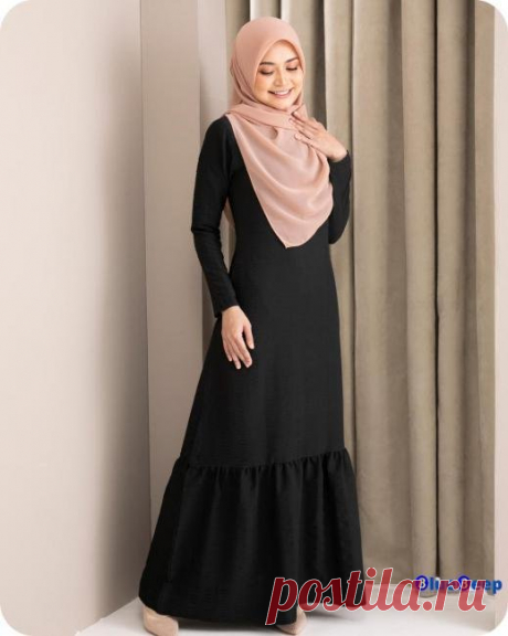 Embrace the Floral Trend: Abayas with Botanical Prints