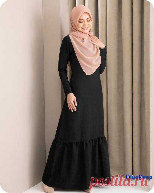 Embrace the Floral Trend: Abayas with Botanical Prints