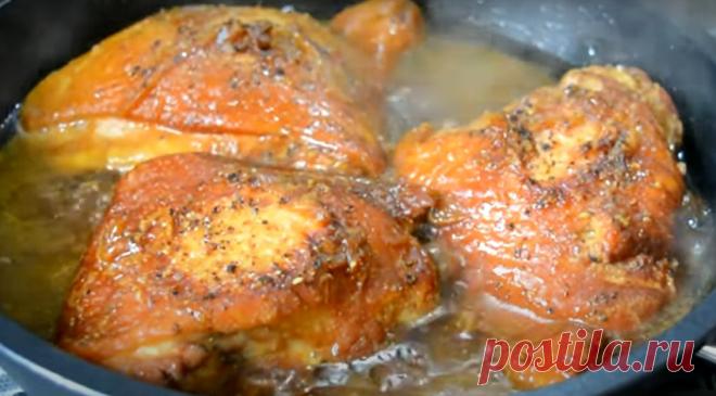 Чудова курка по-єврейськи. Я і не думала, що це так просто! Тепер готує тільки так Курочка виходить просто неймовірно апетитною. Сода розм’якшує волокна і робить її ніжною. А в процесі приготування сама курка набуває приємної хрусткої скоринки. Таку курочку ви полюбите з першого шматочками і готуватимете досить часто. Необхідні продукти 1 кілограм курки (стегенця, чи гомілки) 1 чайна ложка соди 2 головки цибулі 2 столові ложки олії сіль, перець на […]