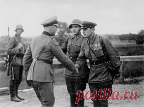 Во время Великой Отечественной войны ожесточенные сражения и тяготы не мешали солдатам обоих сторон проявлять человечность. Советская пропаганда внушала бойцам, что воюют они не с рядовыми бойцами, а с режимом Гитлера в целом.