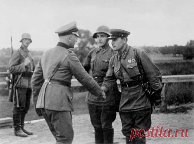 Во время Великой Отечественной войны ожесточенные сражения и тяготы не мешали солдатам обоих сторон проявлять человечность. Советская пропаганда внушала бойцам, что воюют они не с рядовыми бойцами, а с режимом Гитлера в целом.