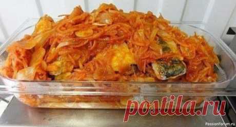 Треска под овощным маринадом Вкусно, просто, доступно. Отличный семейный рецептом. Приготовленная таким образом рыба используется и в качестве горячего основного блюда и в качестве холодной закуски (постояв ночь в холодильнике и хорошо пропитавшись маринадом она только выигрывает во вкусе). На 4 порции...