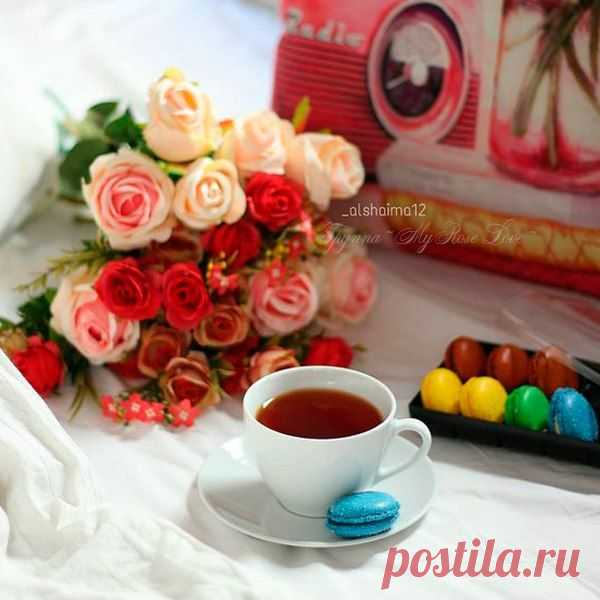 Я в утро двери отворю, намажу булку джемом
И в чашке кофе растворю вчерашние проблемы..

Доброе утро!