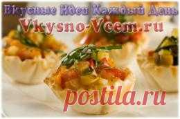 Рататуй в мультиварке. Рататуй ассоциируется с забавным крысенком, мечтающим стать шеф-поваром. Приготовьте модное и яркое вегетарианское блюдо в мультиварке. Удивите близких особой философией вкуса. И без мяса в рационе можно получить удовольствие. Тем более что рататуй в мультиварке познается всеми органами чувств. Красивый, вкусный, ароматный.