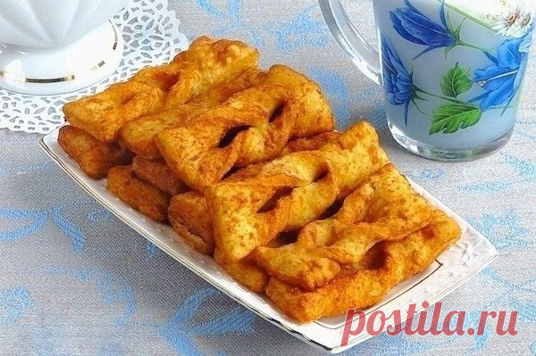 Картофельный хворост 

Картофельный хворост — идеальный гарнир к мясу или рыбе! 

Ингредиенты: 

Картофель 6 шт. 
Масло подсолнечное рафинированное 500 мл 
Мука пшеничная 3 ст. 
Соль 2 ч. л. 
Яйца куриные 1 шт. 
Ккартофельный хворост готовится очень быстро. Его можно подать с молоком и сметаной, а также использовать как гарнир к мясным и рыбным блюдам. 
Для приготовления хвороста нужно взять картофель, муку, яйцо, растительное масло (для фритюра) и соль. 

Картофель очисти...