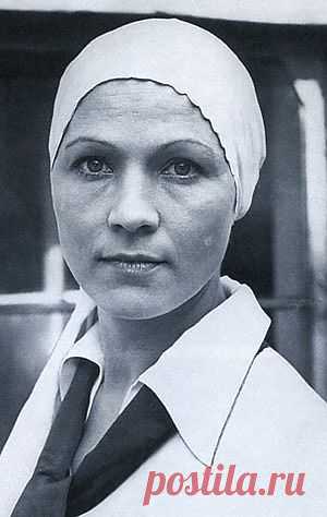 Нина Русланова. Творческая биография