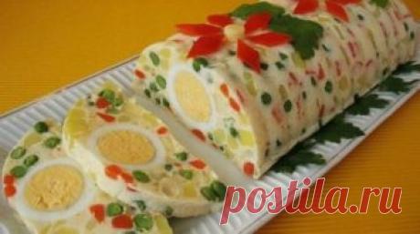 Овощной рулет с яйцом, главное отличие этой закуски то, что она быстро съедается!