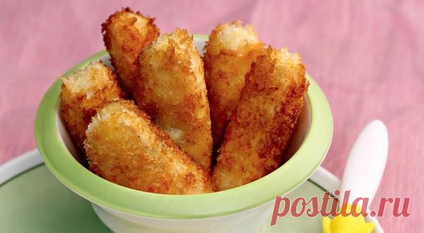 Жареные рыбные палочки

ИНГРЕДИЕНТЫ 600 г филе трески 3-4 яйца 1 стакан муки 2 стакана панировочных сухарей оливковое масло соль, свежемолотый черный перец ПРИГОТОВЛЕНИЕ Обрежьте с филе очень тонкие края. Разрежьте филе сначала пополам вдоль, а потом на одинаковые полоски толщиной 2,5 см. Насыпьте в одну глубокую тарелку муку, посолите и поперчите. В другую насыпьте панировочные сухари. В […] 

http://goldorfey.com/zharene-rbne-palotchki.html?utm_..