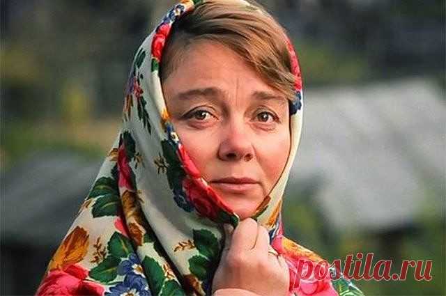 Умерла Нина Дорошина. Она была одной из тех актрис, которым достаточно одной роли, чтобы навсегда остаться в памяти зрителей. Ее Надюха имела успех феерический — эта фразочка «Людк, а Людк! Тьфу» Деревня!