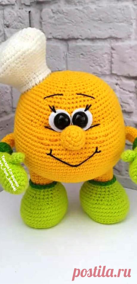 PDF Колобок Поварёнок крючком. FREE crochet pattern; Аmigurumi toy patterns. Амигуруми схемы и описания на русском. Вязаные игрушки и поделки своими руками #amimore - колобок, сказочный герой, сказка, персонаж из сказки.