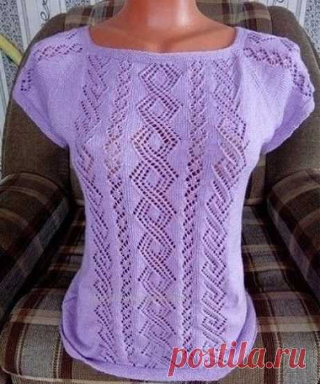 Кофточка с рукавом реглан Красивый ажурный узор украшающий полочку и рукава, в сочетании с яркой пряжей придают данной модели особый шарм.Правильно подобран вариант вязания рукава. Рукав реглан, связанный лицевой гладью, подчеркивает целостность и утонченность ажурного узора.Края можно обвязать как платочной...