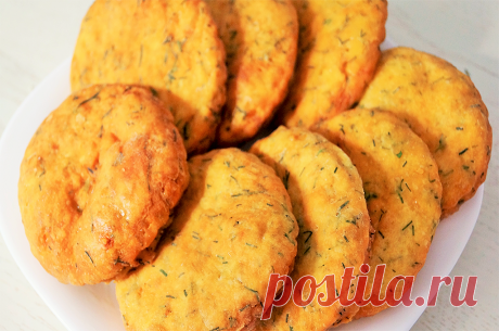 РУССКИЕ ЧЕСНОЧНЫЕ ЛЕПЁШКИ - Вкусные рецепты Я люблю и с борщом такие лепешки и просто со сладким чаем. Вкуснота! Эти лепёшки русской кулинарии. Ингредиенты мука 300 г (больше или меньше) кефир 120 мл зелень (укроп) 1 пучок соль 1 ч.л сода 0,5 ч.л яйца 2 шт чеснок 5 — 6 зуб Как приготовить 1. Зелень измельчить. В миске смешиваем яйца, соль, …