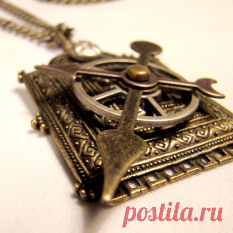 moving_hand_clockpunk_necklace_by_steamsociety.jpg (500×500)