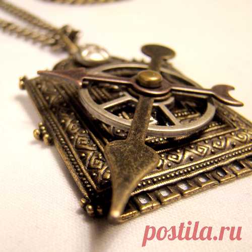 moving_hand_clockpunk_necklace_by_steamsociety.jpg (500×500)