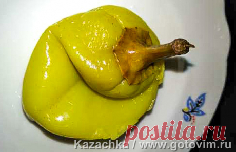 Квашеный сладкий перец. Рецепт с фото Абхазский рецепт заготовки из сладкого перца. В холодильнике и в рассоле такой перец хранится очень долго. Можно держать в керамической таре на балконе, но нужно смывать кружки, т.е. снимать плесень с круга, который находится под гнётом.