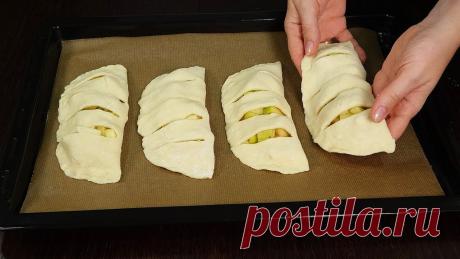 И не важно какая начинка! Но с яблоками вкуснее всего Идеальное творожное тесто, очень мягкое и нежное с яблочной начинкой – это один из лучших десертов. Для приготовления вам потребуются  такие ингредиенты: — творог, 360 г; — мука,...