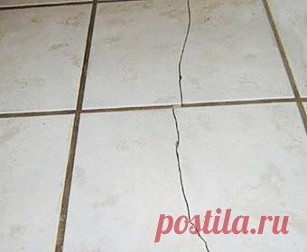 Почему трескается плитка

Часто бывает, что через определенное время после укладки кафеля (год – два) он начинает трескаться. Какая первая мысль появится? Почти всегда думают, что купили плитку с браком или плитку плохого качества, хотя при покупке уверяли, что качество прекрасное и не будет никаких проблем.

Но, обычно качество плиток не влияет на вероятность появления трещин.
Варианты решение проблемы с плиткой

Перед тем как разбирать решения проблемы связанные с трещин...