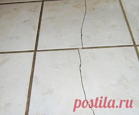 Почему трескается плитка

Часто бывает, что через определенное время после укладки кафеля (год – два) он начинает трескаться. Какая первая мысль появится? Почти всегда думают, что купили плитку с браком или плитку плохого качества, хотя при покупке уверяли, что качество прекрасное и не будет никаких проблем.

Но, обычно качество плиток не влияет на вероятность появления трещин.
Варианты решение проблемы с плиткой

Перед тем как разбирать решения проблемы связанные с трещин...