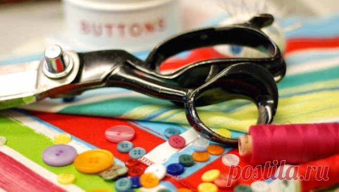 Как кроить и шить трикотаж - ШЬЮ САМА Подробно об особенностях раскроя изделий из трикотажа я рассказываю в курсе Трикотажный бум — Ученик. Как кроить из бархата учу в тренинге Трикотажный бум-Подмастерье.    И в курсе «Платье из бархата»    Кстати, курс «Платье из бархата» идет бонусом к Подмастерью. Как кроить из трикотажа В этом видео я покажу Вам, как скроить из трикотажа пижаму, состоящую из …