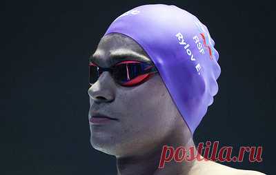 Олимпийского чемпиона пловца Рылова дисквалифицировали на Спартакиаде за фальстарт. Спортсмен не смог выйти в финал соревнований по плаванию на 100 метров на спине