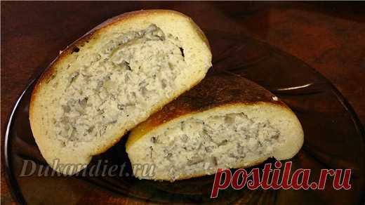 Пирожки с мясом и грибами | Диета Дюкана

Тесто:
молоко - 300 г,
яйца - 1 шт.,
масло оливковое - 1,5 ст. л.,
соевый изолят - 70 г,
клейковина (глютен) - 90 г,
сухое обезжиренное молоко - 90 г,
сахзам - 2 мл,
соль - 0,5 ч. л.,
дрожжи (быстрорастворимые) - 11 г.

Тесто получается мягким, к рукам вообще не липнет.

Начинка:
шампиньоны (жаренные с луком),
куриные бедра б/кости, б/кожи (отваренные).